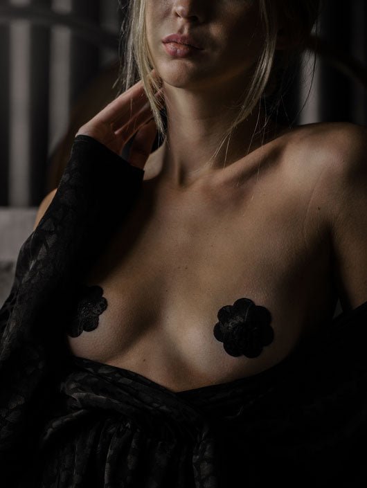 BLACK LACE FLOWER NIPPLE COVERS - Lucile-mex